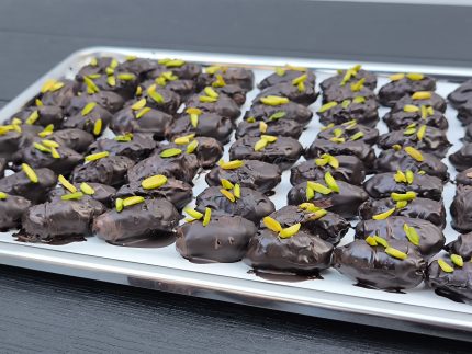 خرما شکلاتی مغز دار